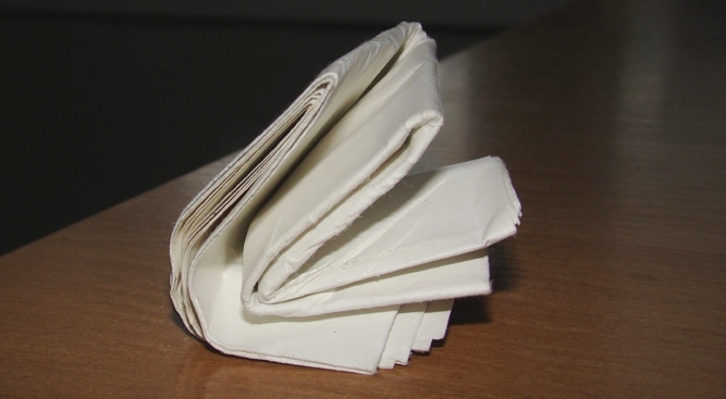 сложенный 42 раза лист бумаги