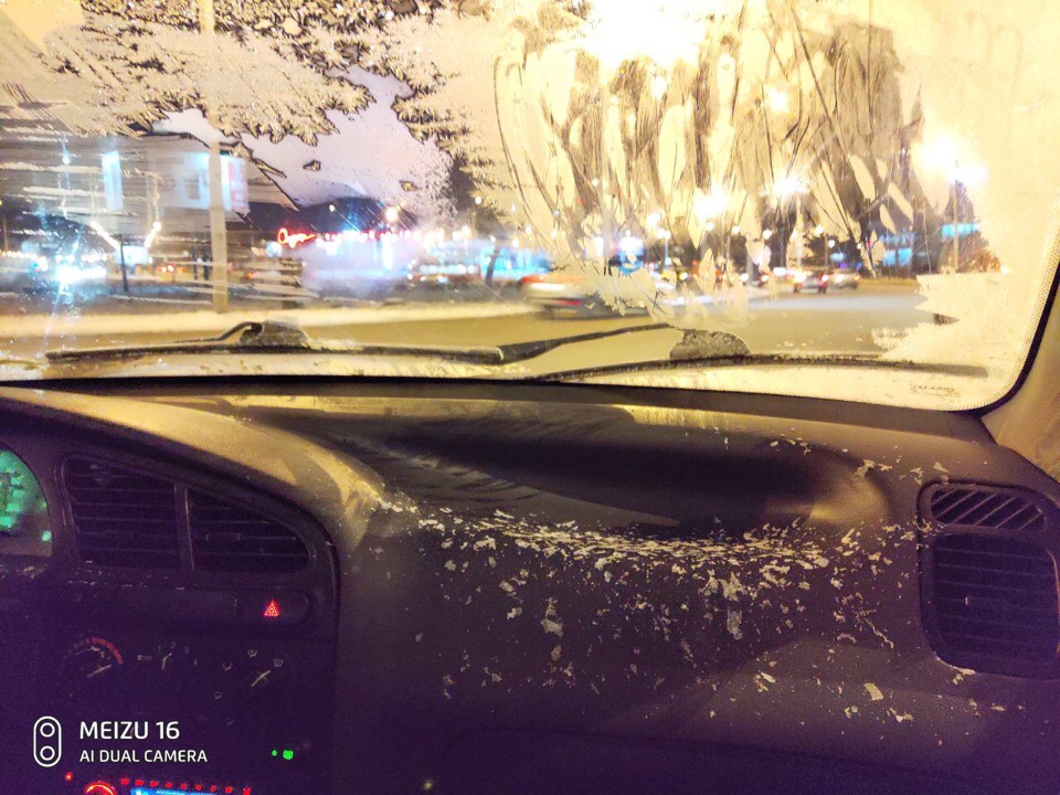 Почему замерзают стекла изнутри в автомобиле